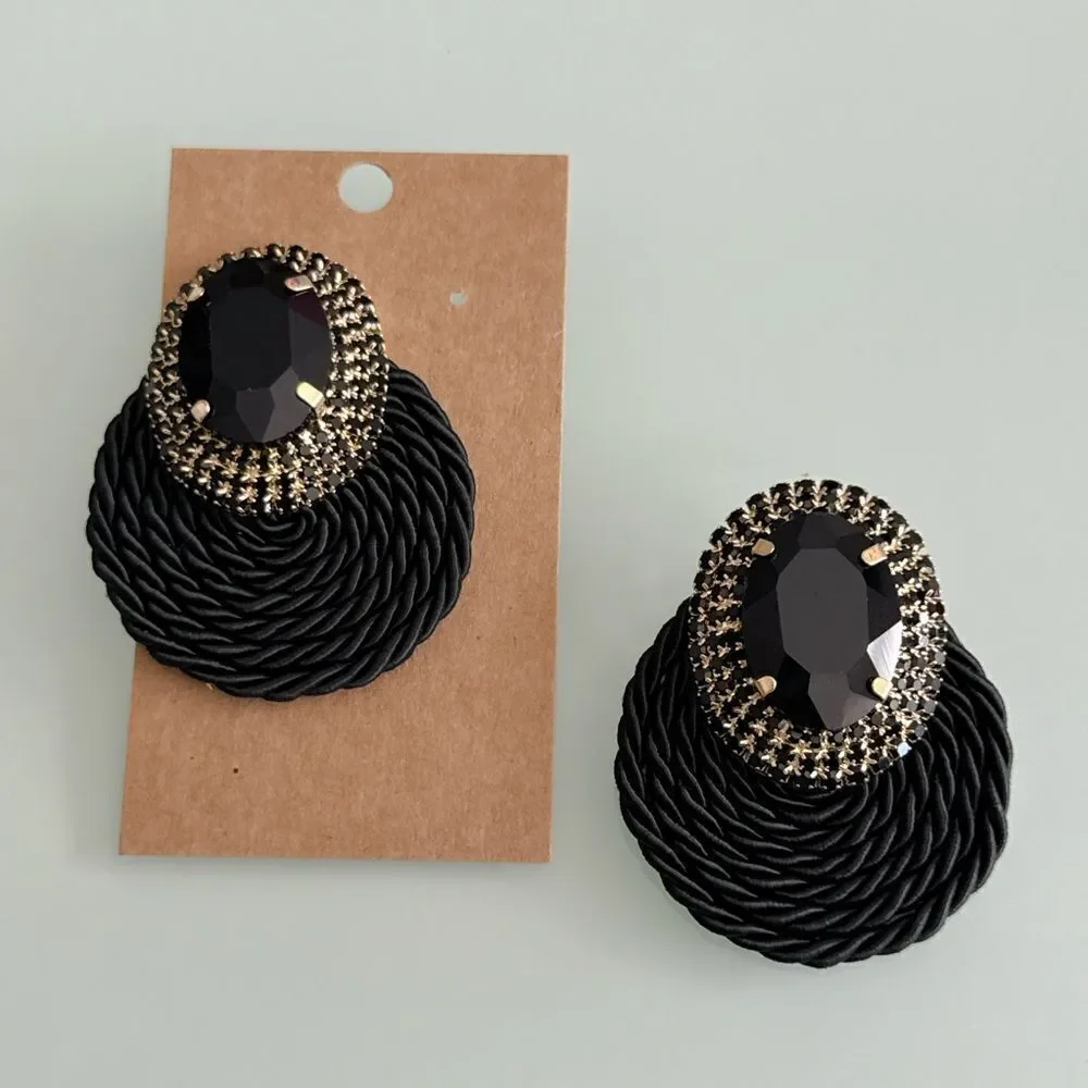 Elegant Black and Gold Earrings A1047